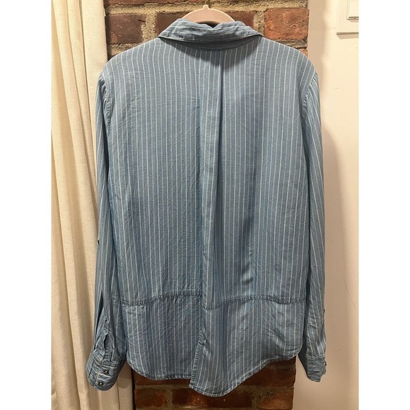 Velvet Heart Button Down Chambrey Pinstripe Casual top - Picture 5 of 8